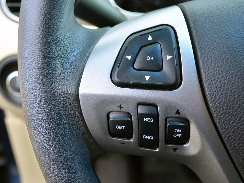 Used 2017 Ford Taurus SE FWD image 16