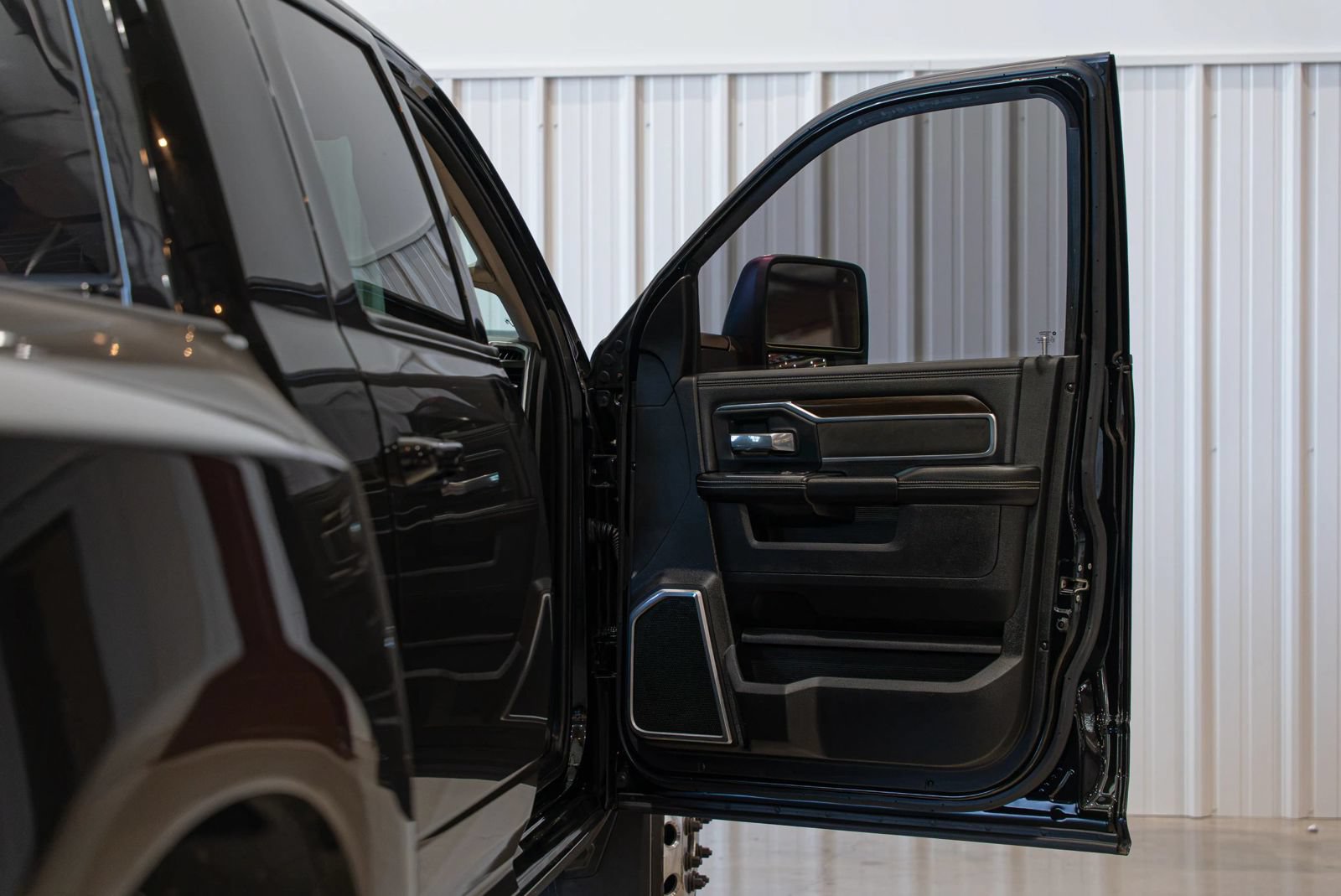 Used 2023 RAM 3500 Laramie AWD/4WD image 23