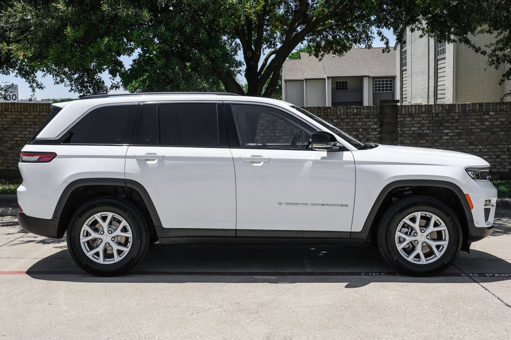 Used 2023 Jeep Grand Cherokee Limited w/ Luxury Tech Group II AWD/4WD image 14