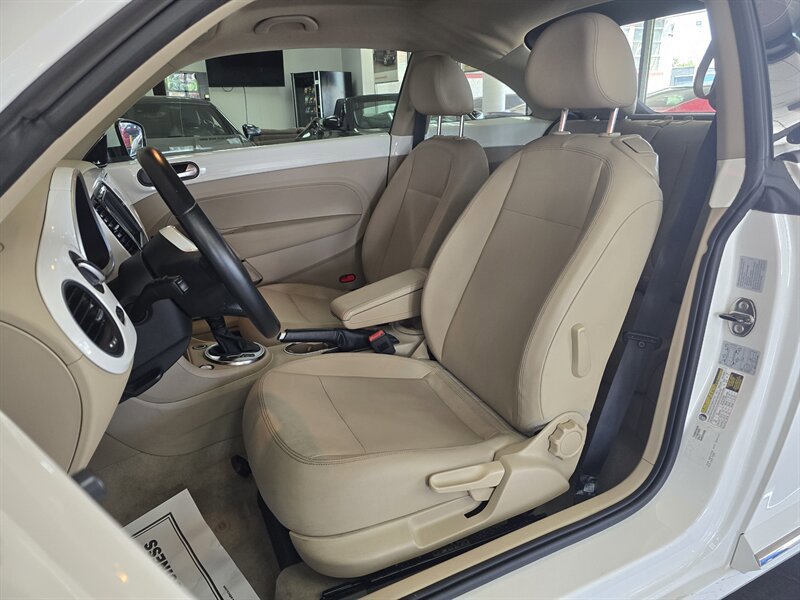 Used 2013 Volkswagen Beetle 2.5 FWD image 9