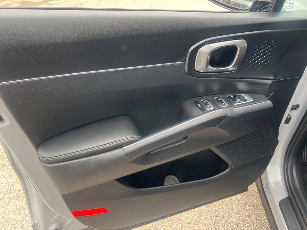 Certified 2024 Kia Sorento S FWD image 7