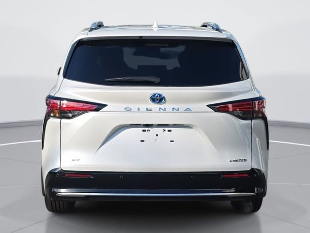 Used 2025 Toyota Sienna Limited image 4