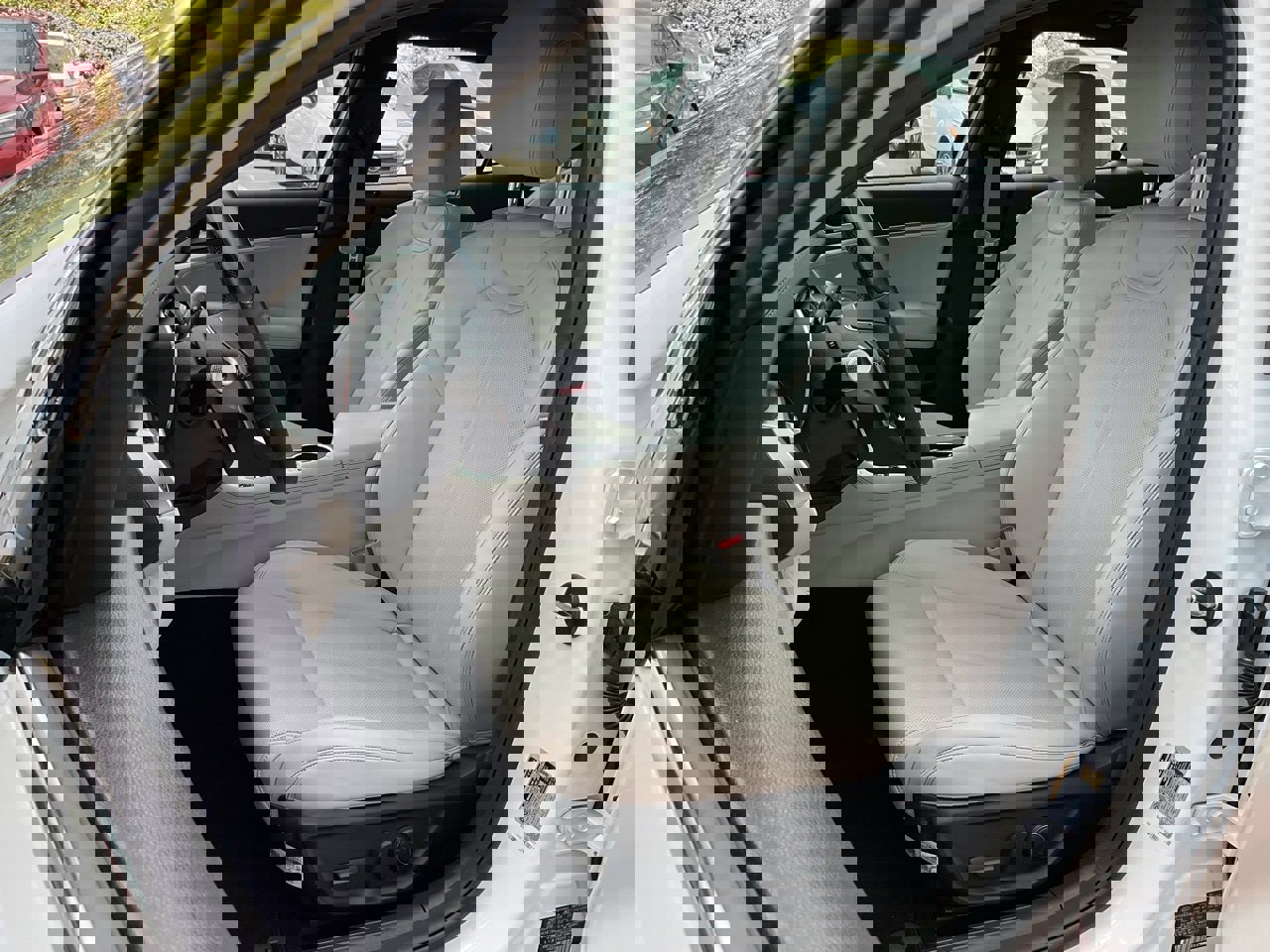 Used 2025 Genesis G70 2.5T image 14