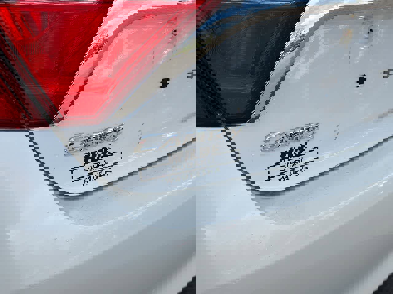 Used 2015 Toyota Camry XLE w/ Moonroof Package image 17