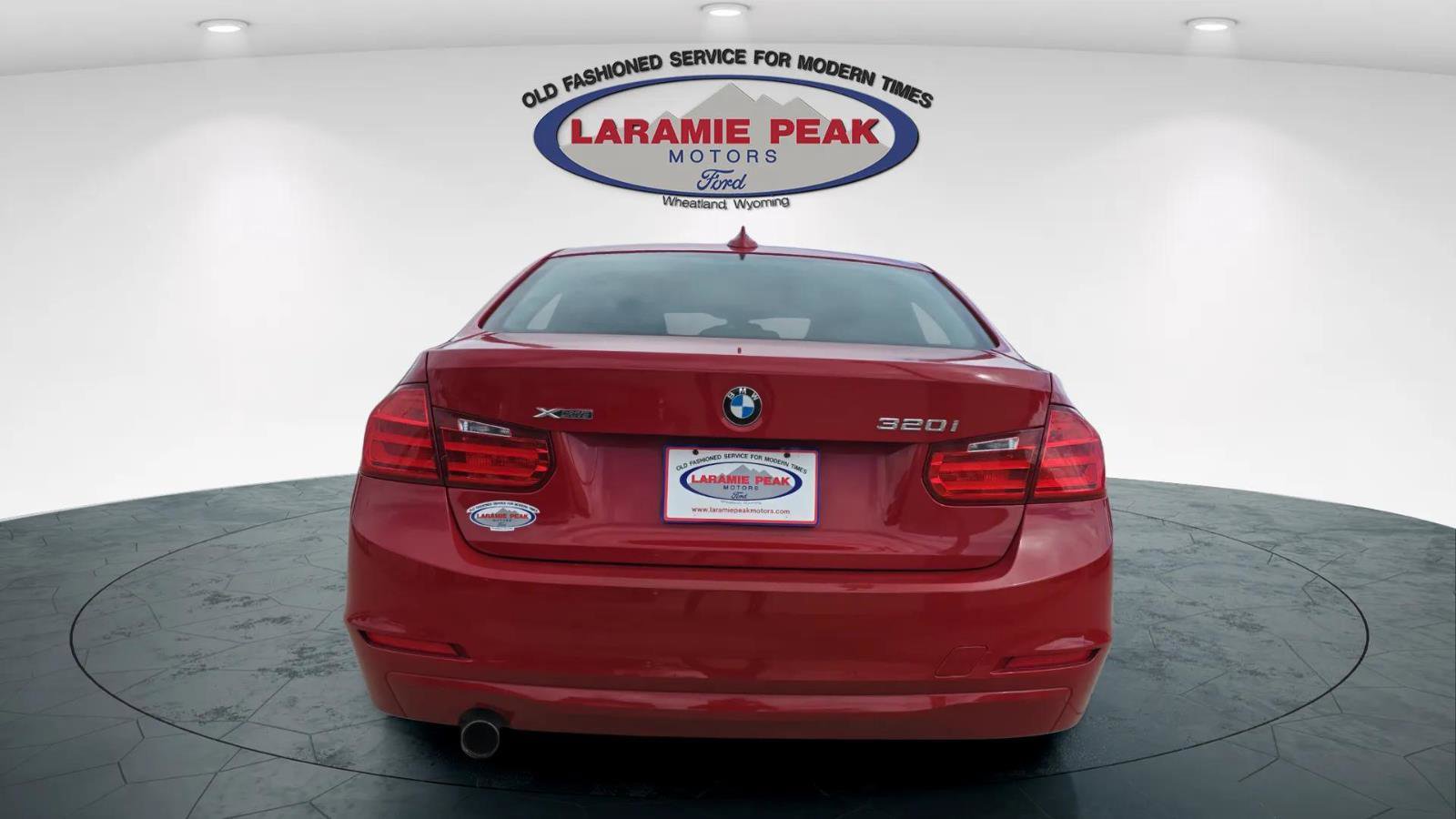 Used 2015 BMW 320i xDrive Sedan AWD/4WD image 4