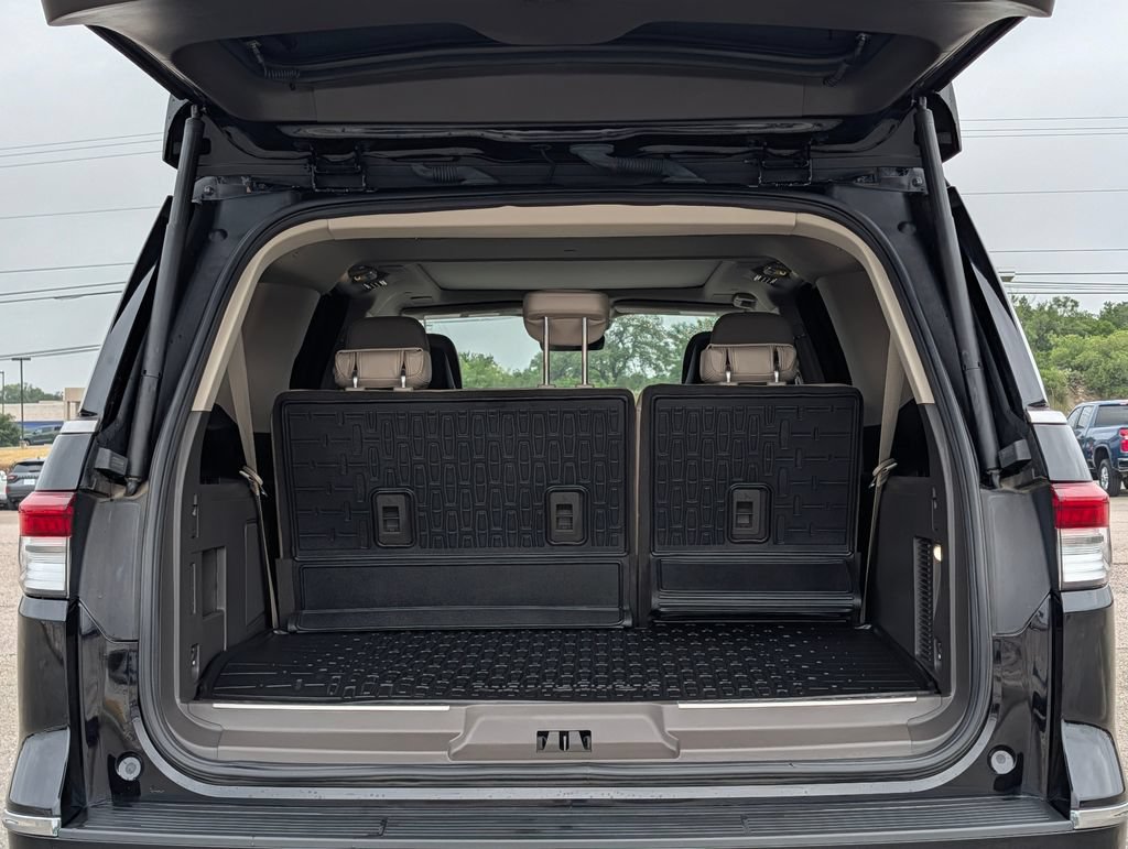 Used 2024 Lincoln Navigator L Reserve AWD/4WD image 7