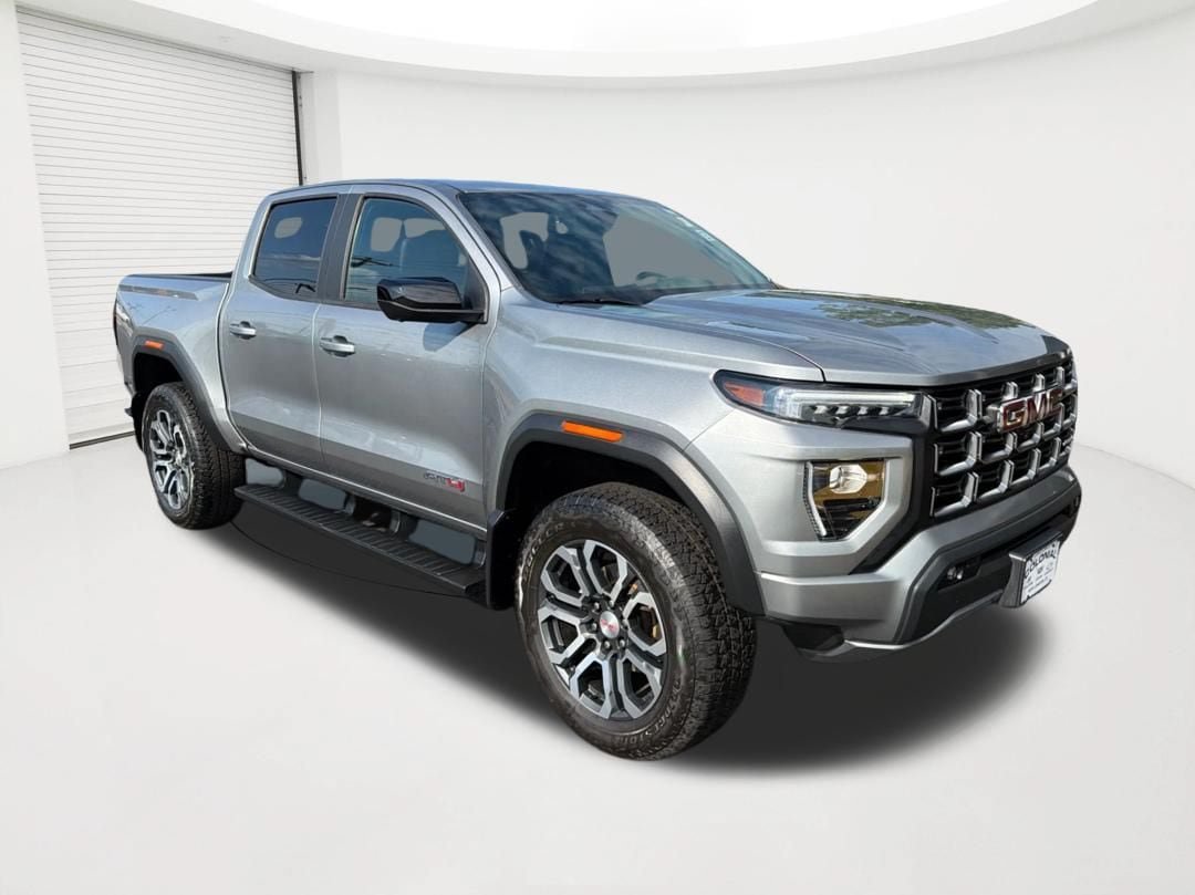 Used 2023 GMC Canyon AT4 w/ AT4 Premium Package AWD/4WD image 3