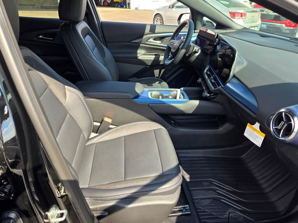 New 2026 Chevrolet Equinox EV LT AWD/4WD image 4