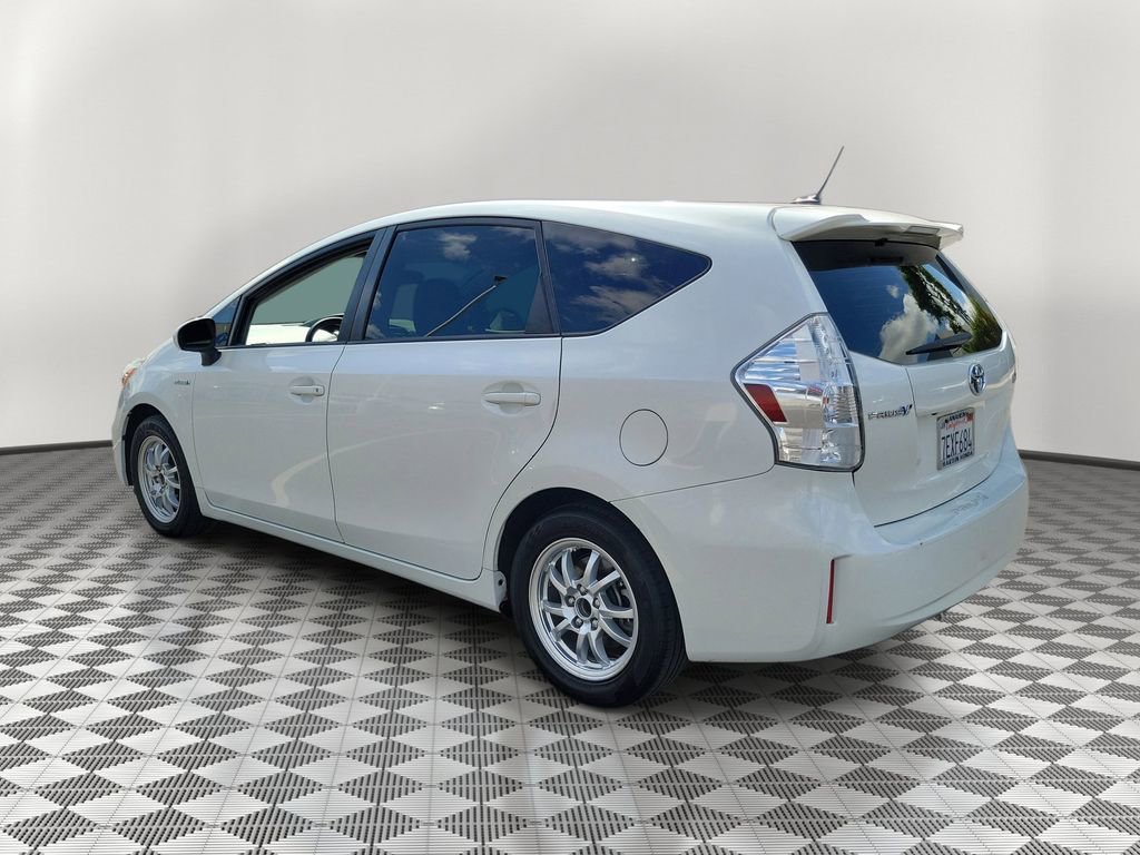 Used 2014 Toyota Prius V Three image 4