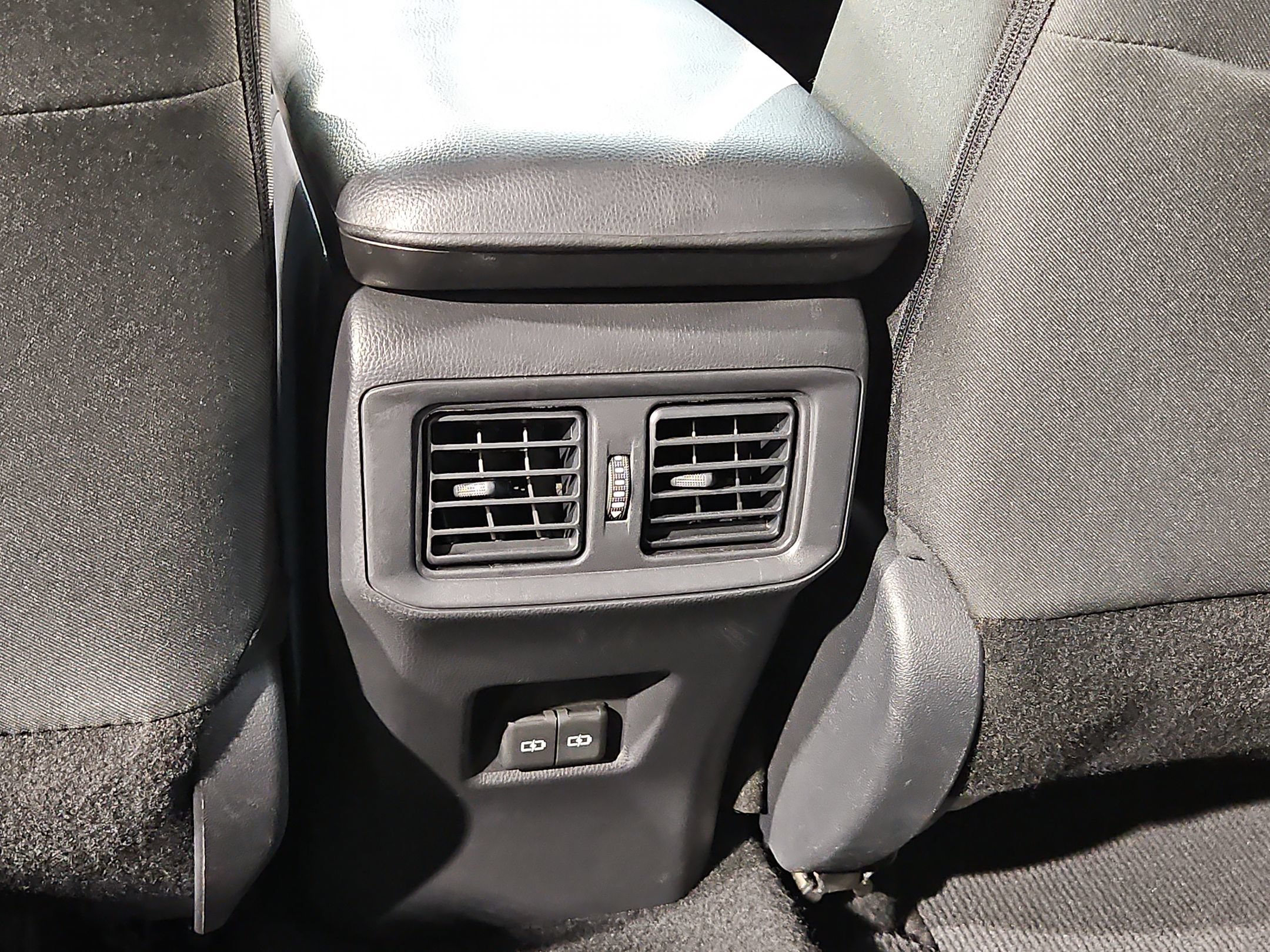 Used 2025 Toyota RAV4 XLE AWD/4WD image 37