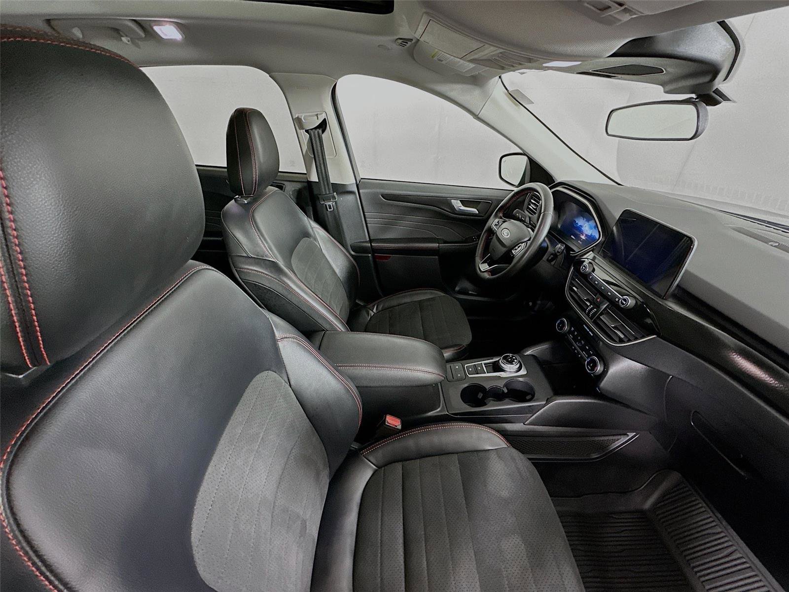 Used 2022 Ford Escape SEL w/ SEL Stealth AWD Package image 29