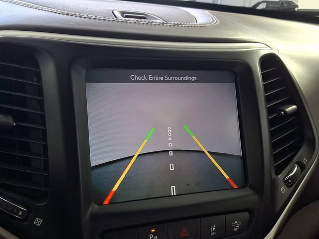 Used 2017 Jeep Cherokee Overland w/ Technology Group FWD image 24
