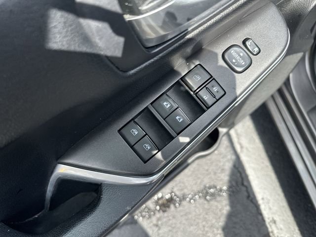 Used 2016 Toyota Camry SE image 18