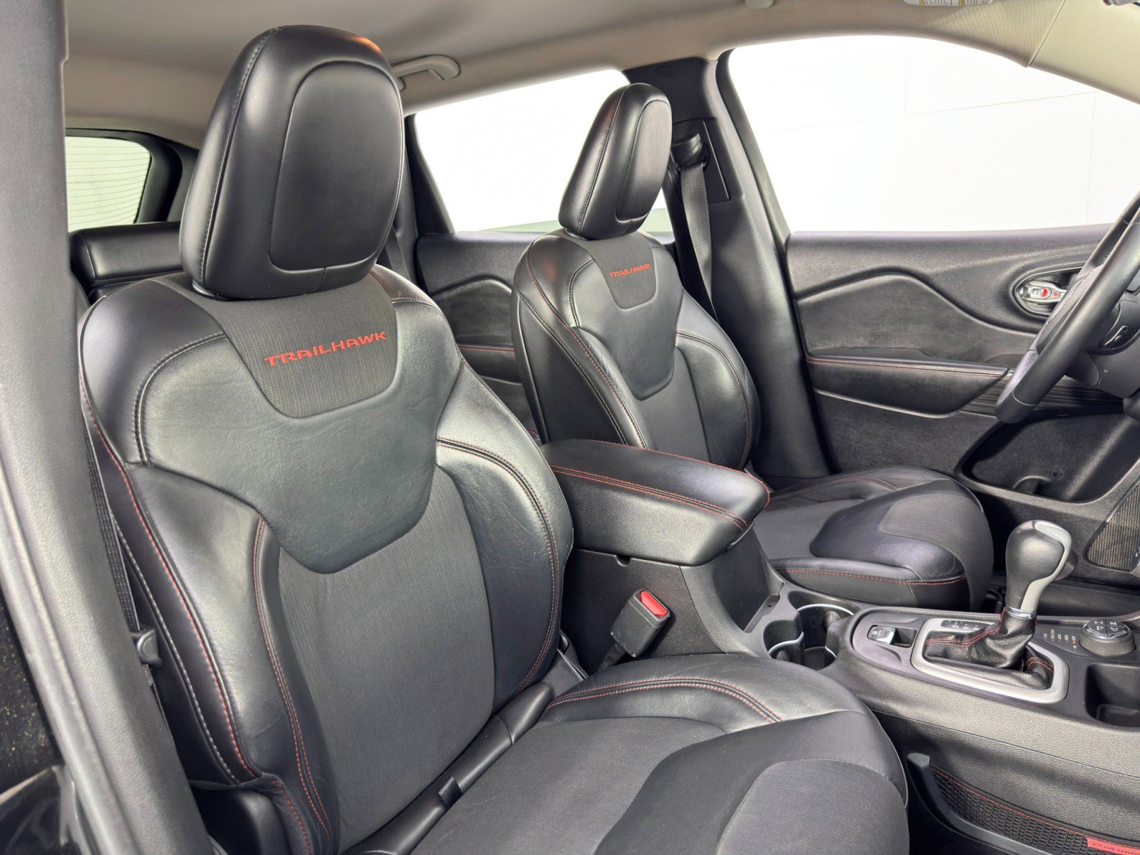 Used 2017 Jeep Cherokee Trailhawk w/ Cold Weather Group image 34