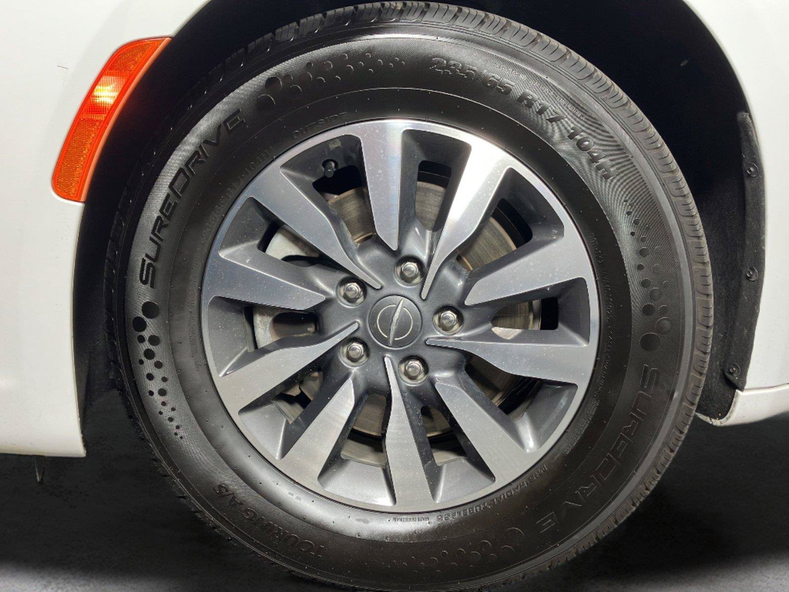 Used 2023 Chrysler Pacifica Touring-L FWD image 20