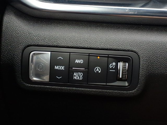 Used 2025 GMC Terrain Elevation w/ Technology Package II AWD/4WD image 14