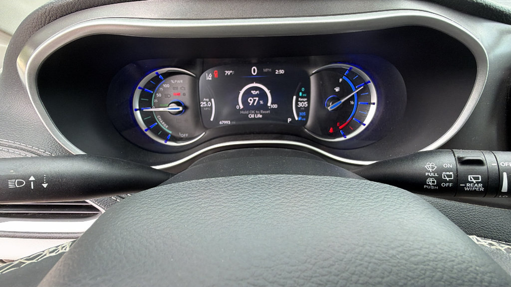 Used 2024 Chrysler Pacifica Limited FWD image 21