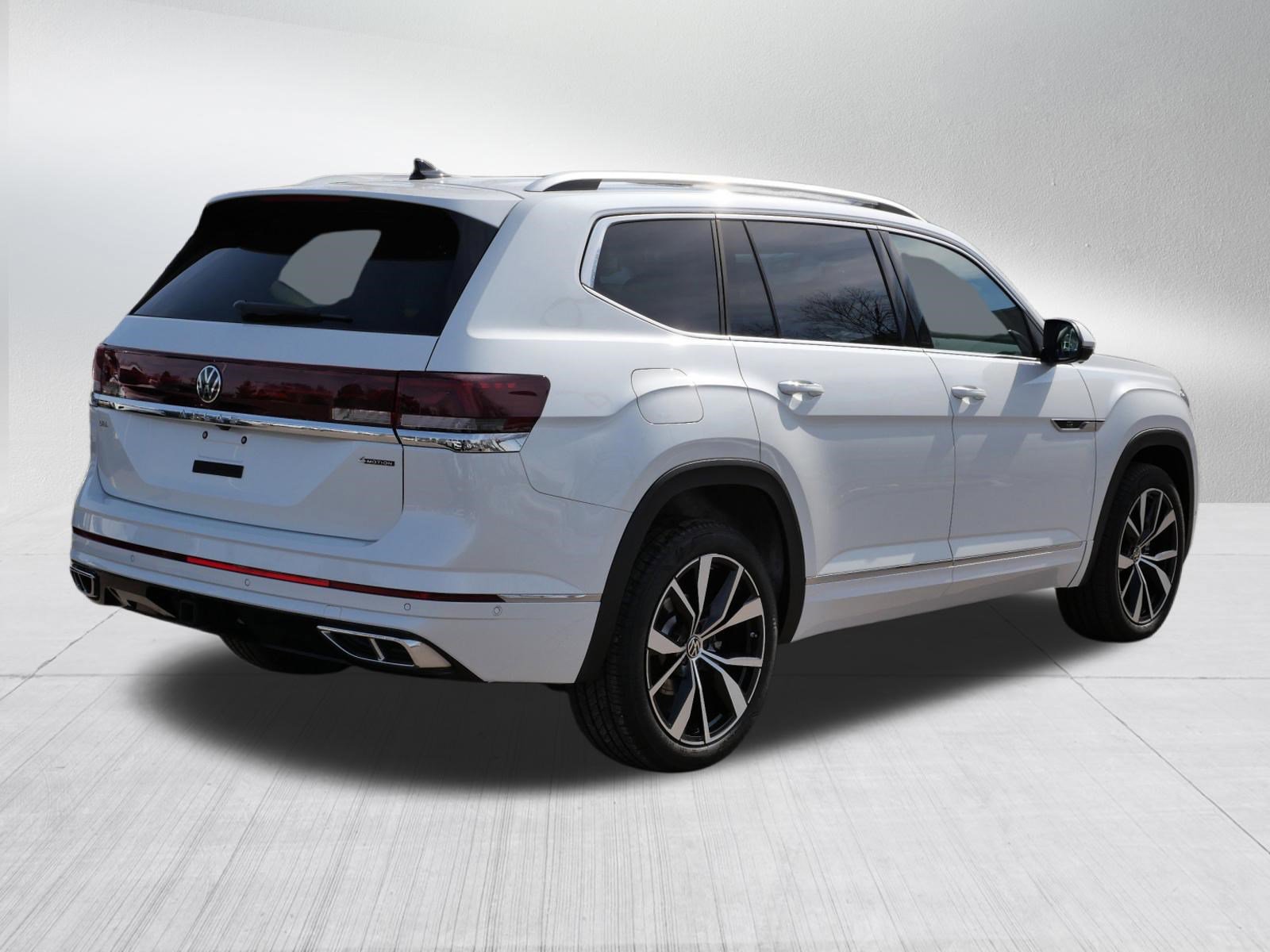 Certified 2024 Volkswagen Atlas SEL Premium R-Line image 7