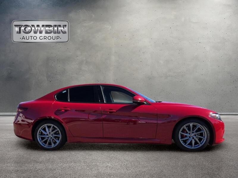 Used 2023 Alfa Romeo Giulia Sprint RWD image 3