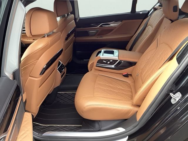 Used 2022 BMW M760i xDrive w/ Luxury Rear Seating Package image 13