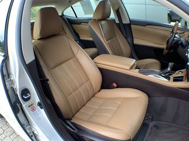 Used 2016 Lexus ES 350 w/ Luxury Package w/Wood Trim FWD image 17