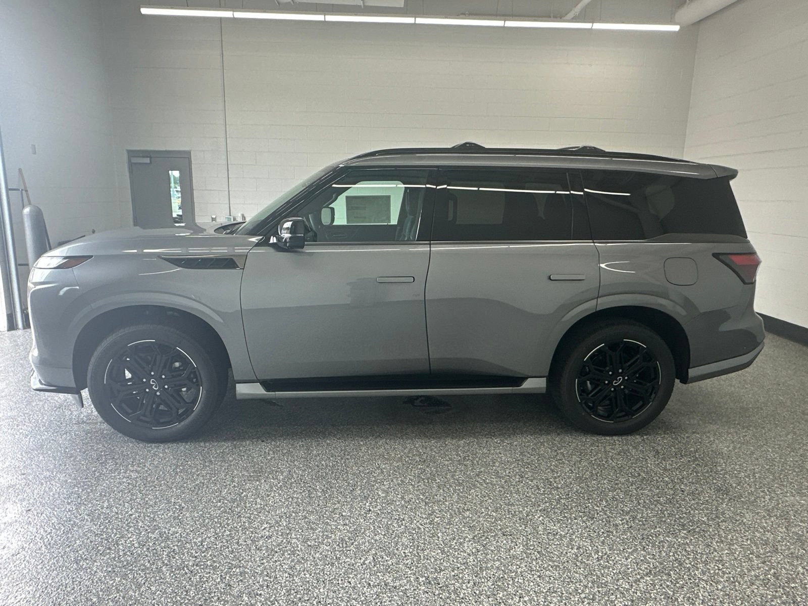 New 2027 INFINITI QX80 Sensory w/ Sport Exterior Package AWD/4WD image 6