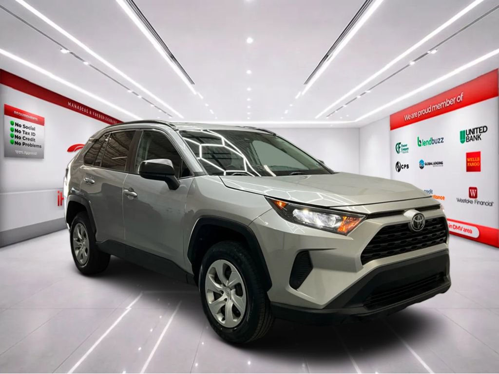 Used 2019 Toyota RAV4 LE FWD image 2
