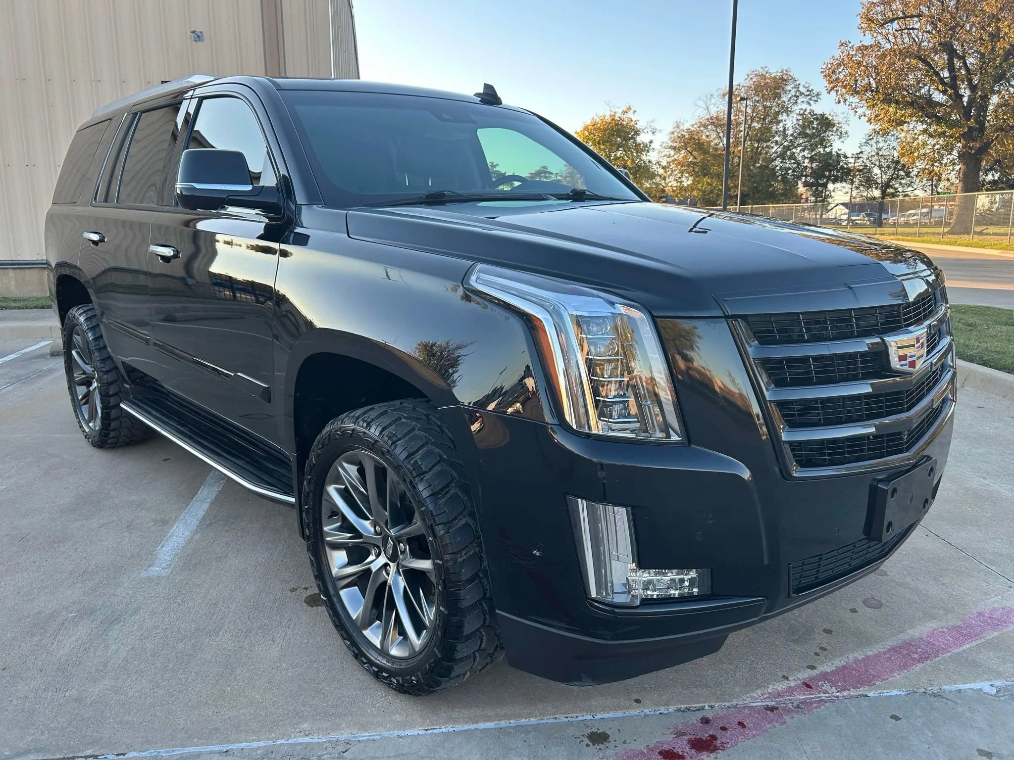 Used 2020 Cadillac Escalade Luxury w/ Escalade Sport Edition image 4