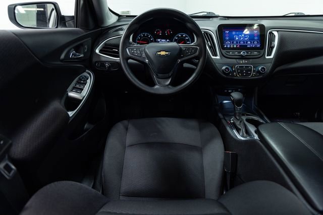 Used 2024 Chevrolet Malibu LT image 3