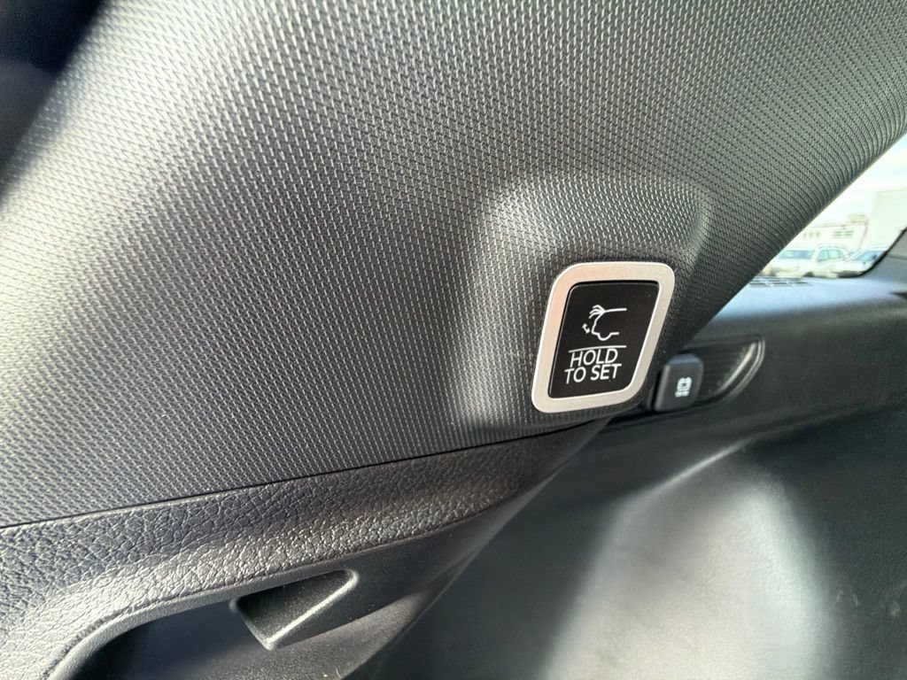Used 2024 Jeep Grand Cherokee Laredo AWD/4WD image 6