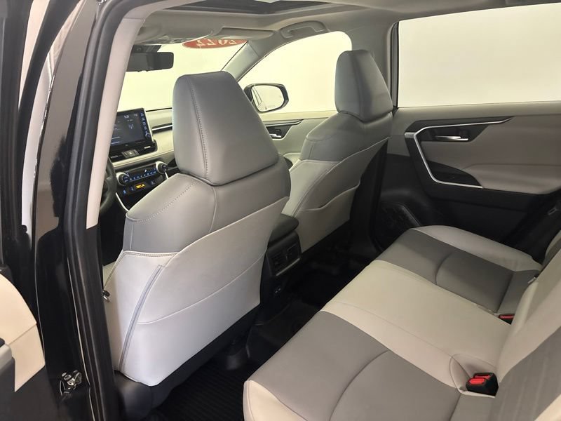 Used 2022 Toyota RAV4 XLE Premium AWD/4WD image 16