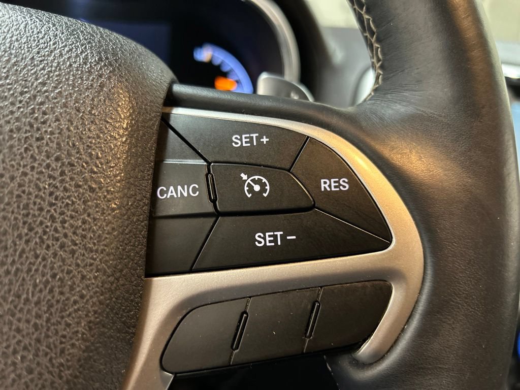 Used 2016 Jeep Grand Cherokee Overland AWD/4WD image 22