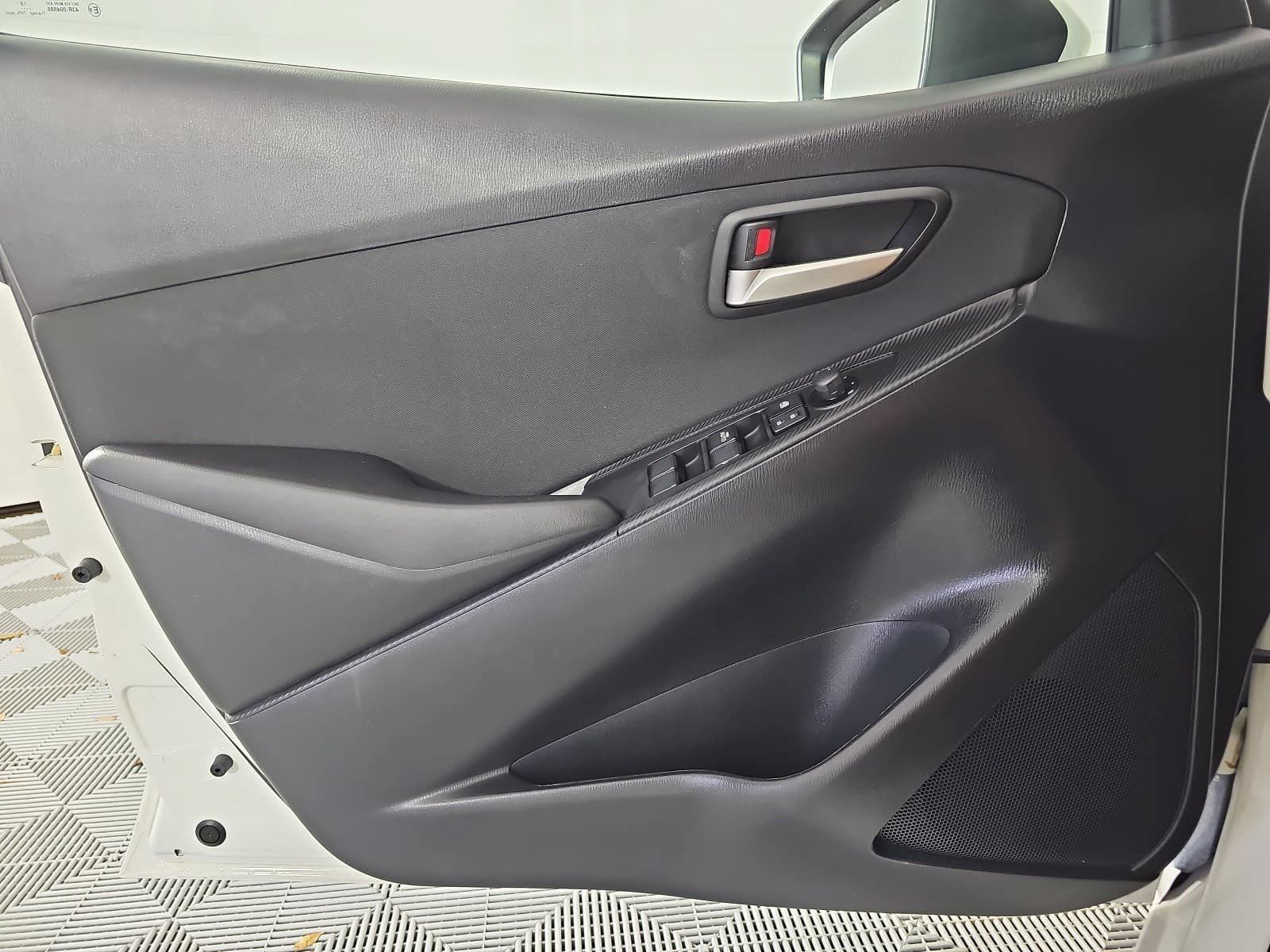 Used 2019 Toyota Yaris LE FWD image 25