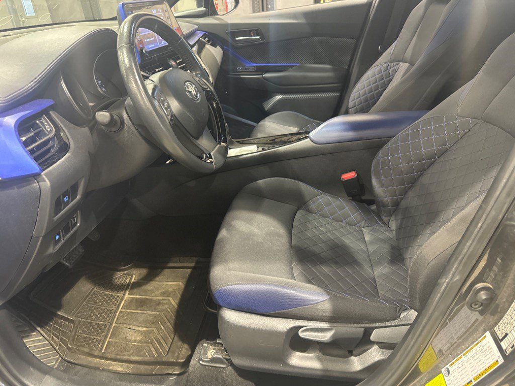 Used 2021 Toyota C-HR XLE FWD image 40