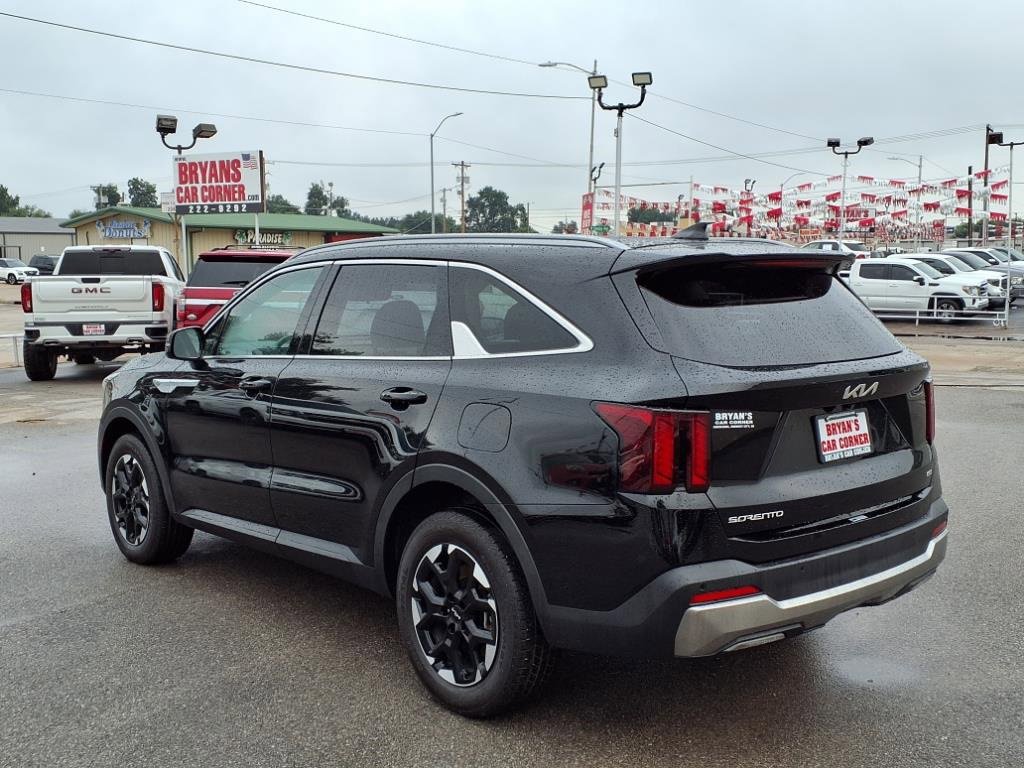 Used 2024 Kia Sorento S image 3