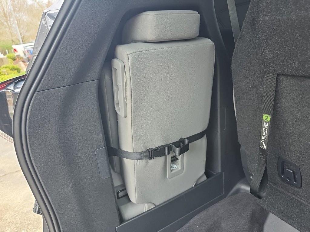 Used 2025 Toyota Sienna XLE image 39