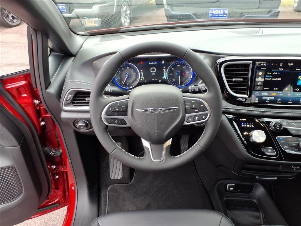 New 2026 Chrysler Pacifica Select image 10