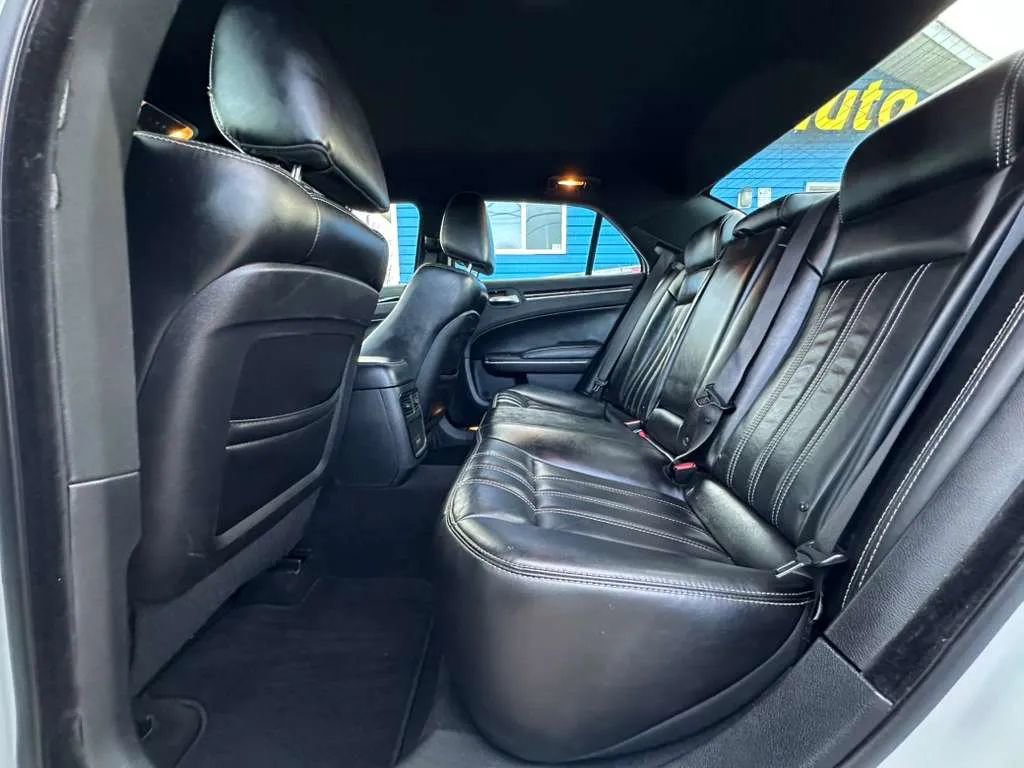 Used 2019 Chrysler 300 S image 10