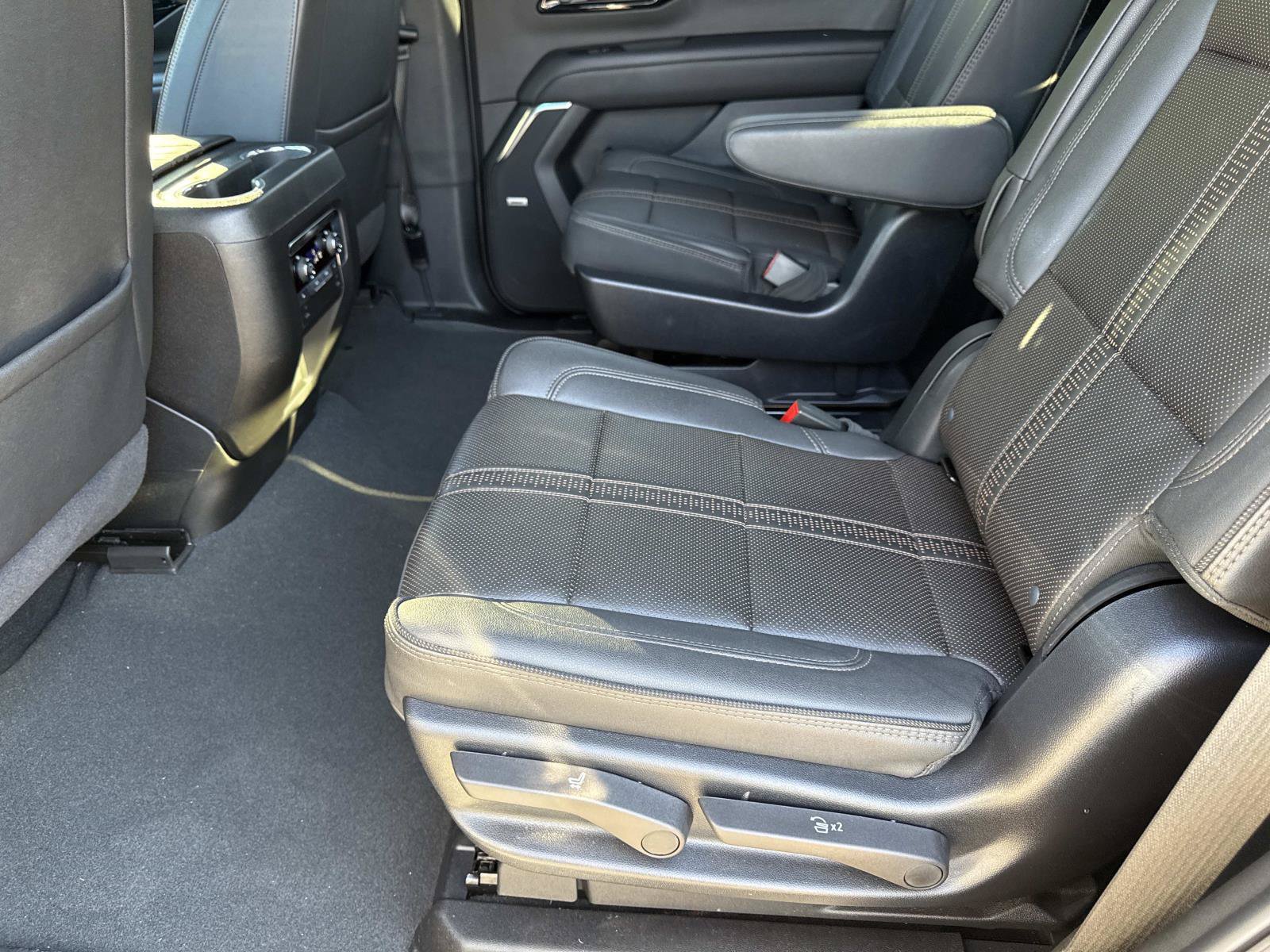 Used 2025 Chevrolet Tahoe High Country AWD/4WD image 10