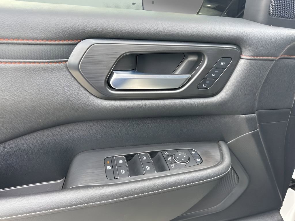 Used 2025 Nissan Armada PRO-4X image 28