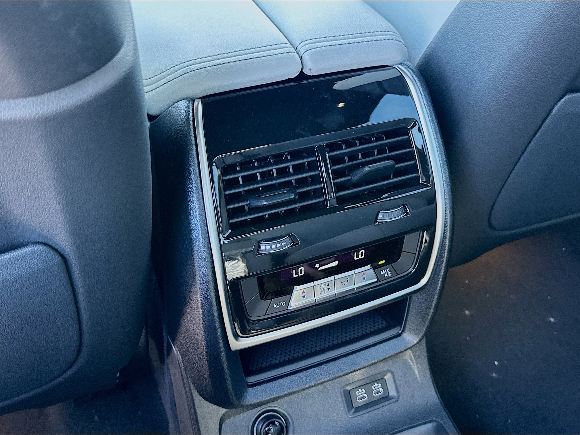 New 2026 BMW X7 xDrive40i w/ Premium Package image 18