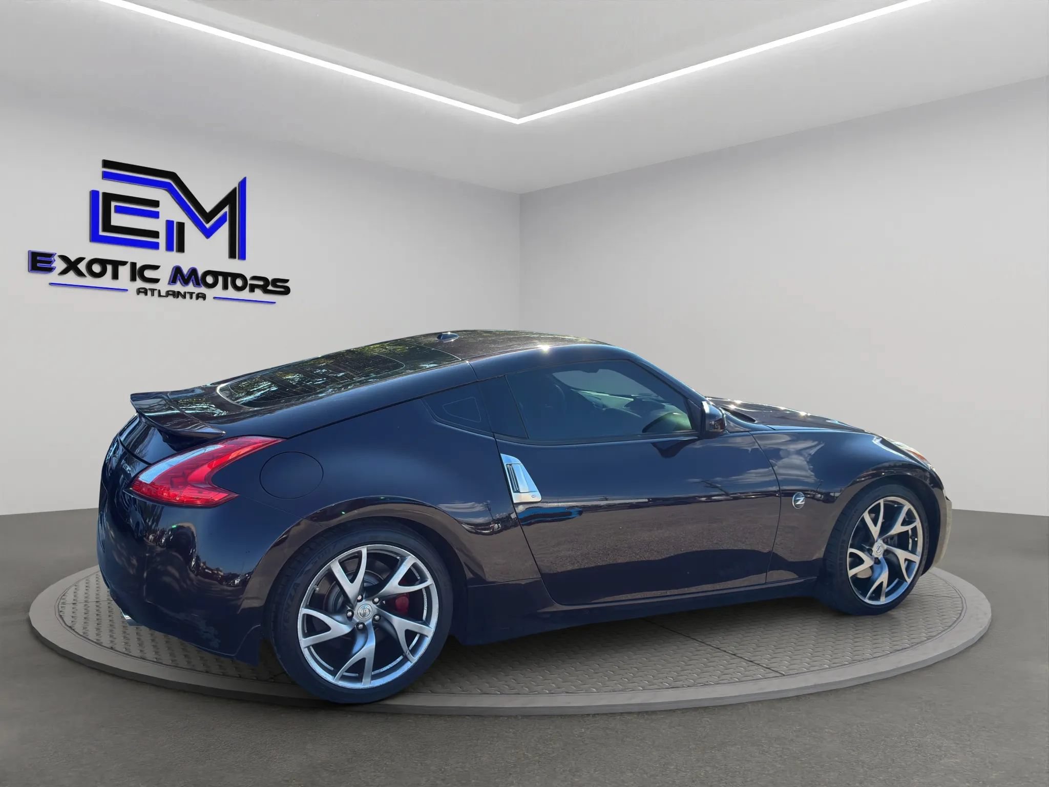 Used 2014 Nissan 370Z Touring w/ Sport Package RWD image 5