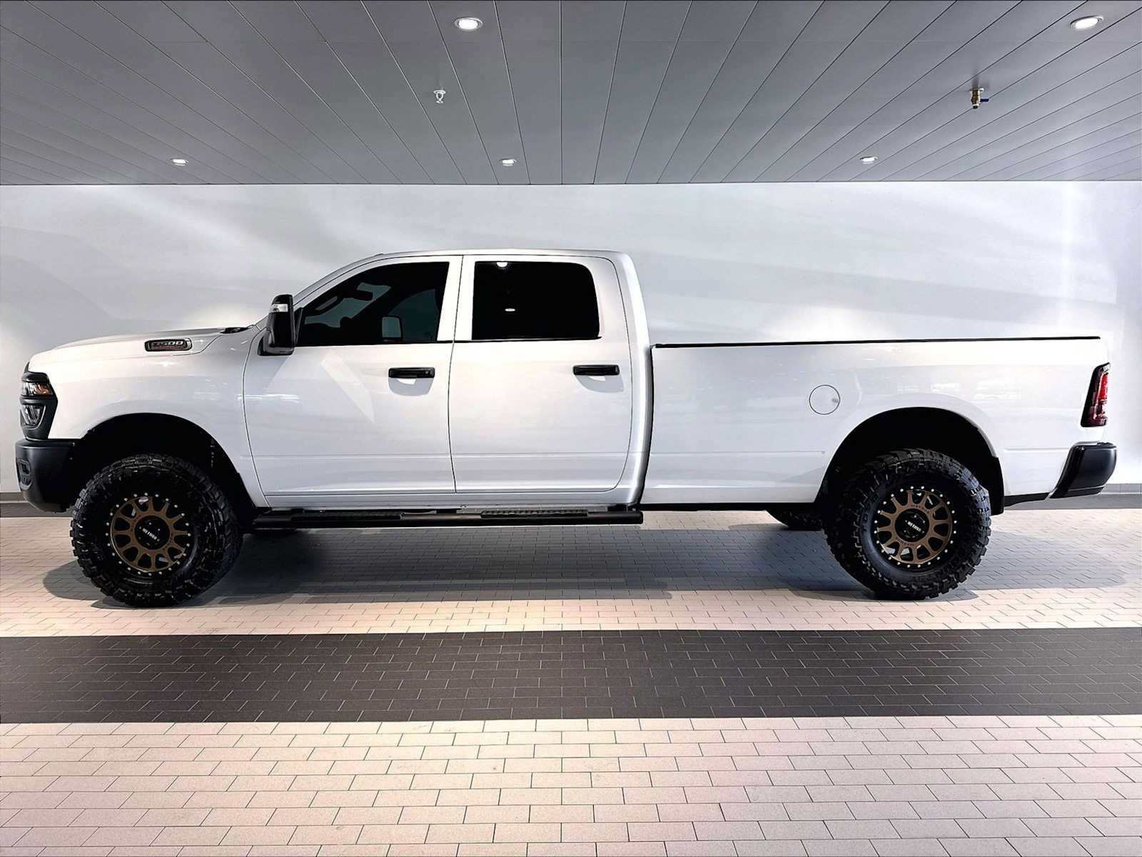 Used 2025 RAM 3500 Tradesman AWD/4WD image 2