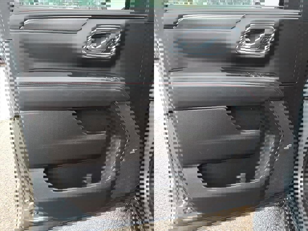 Used 2021 Chevrolet Suburban RST w/ Luxury Package image 16