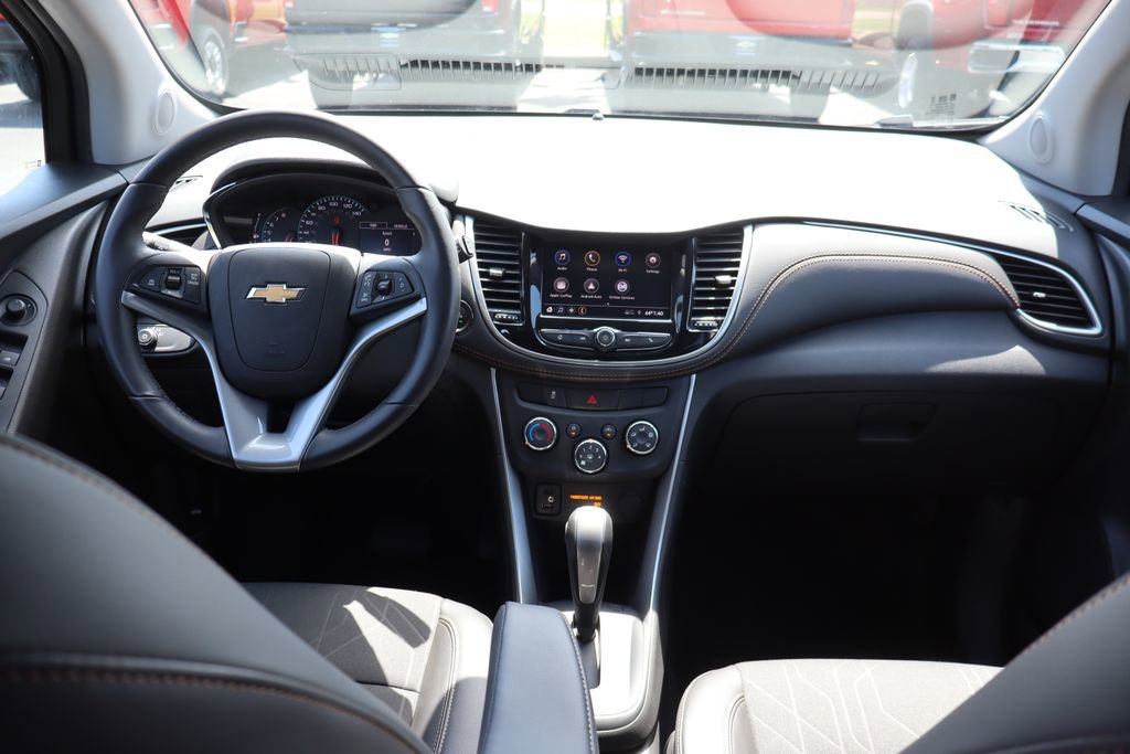 Used 2022 Chevrolet Trax LT w/ LT Convenience Package image 15
