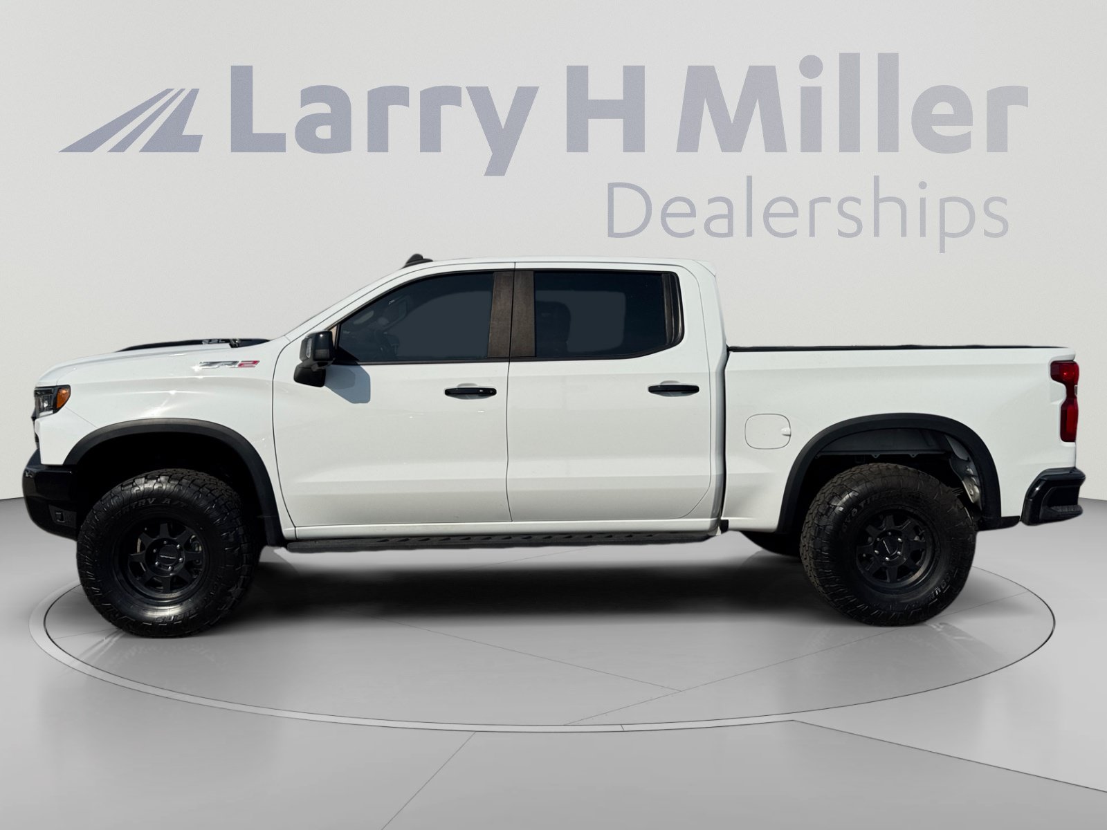 Used 2022 Chevrolet Silverado 1500 ZR2 w/ Technology Package AWD/4WD image 2