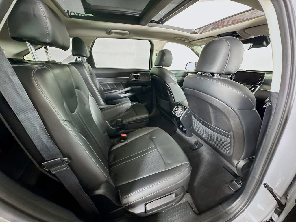 Used 2023 Kia Sorento SX AWD/4WD image 29
