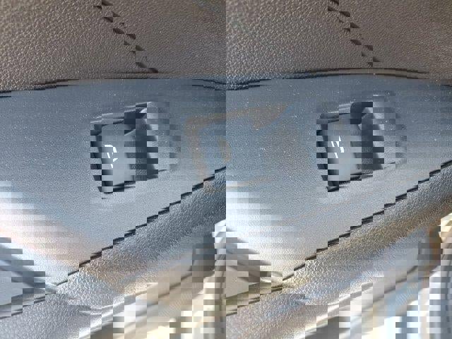 Used 2025 Chevrolet Trax RS w/ Sunroof Package FWD image 13