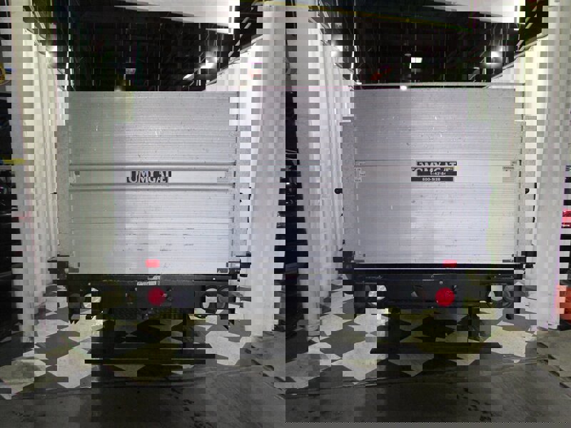 Used 2016 Ford F550 2WD Regular Cab Super Duty image 9