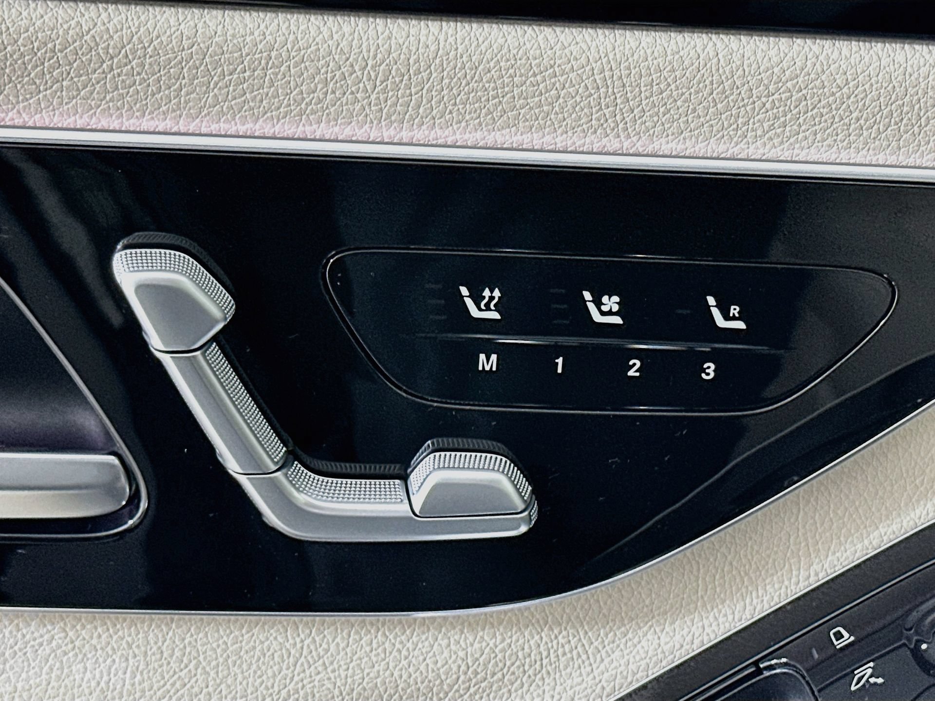 Certified 2023 Mercedes-Benz S 500 4MATIC image 22